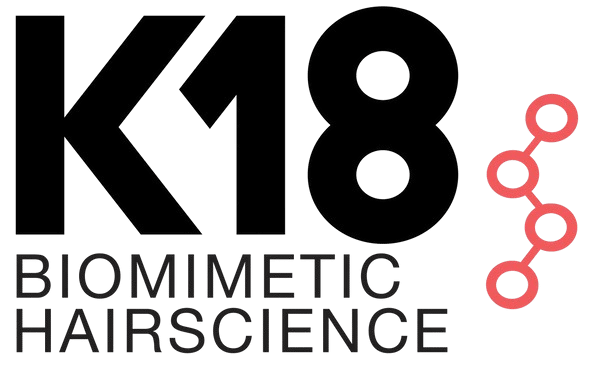 Logo K18 Biomimetic Hairscience noir avec une icône de chaîne moléculaire corail sur fond blanc.